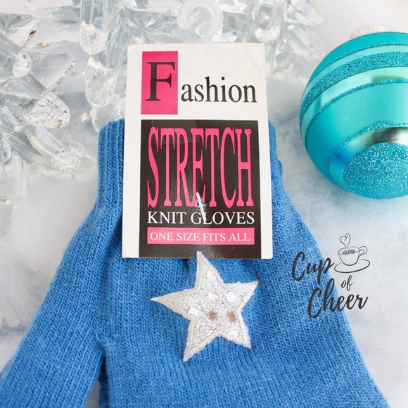 ✨ 2/$15🎄Star Mittens - Picture 2 of 5